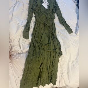 **HOST PICK** 🎉Authentic JACQUEMUS LE SOUK army green flow maxi dress